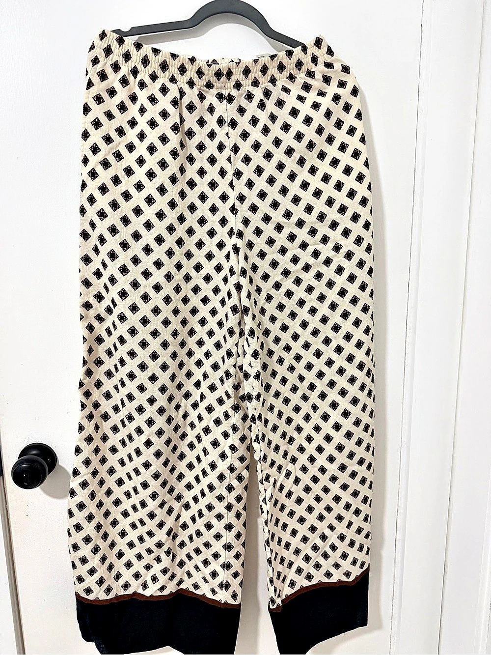 H&Medium Geometric Wide Leg Pants in Cream & Black Size Medium